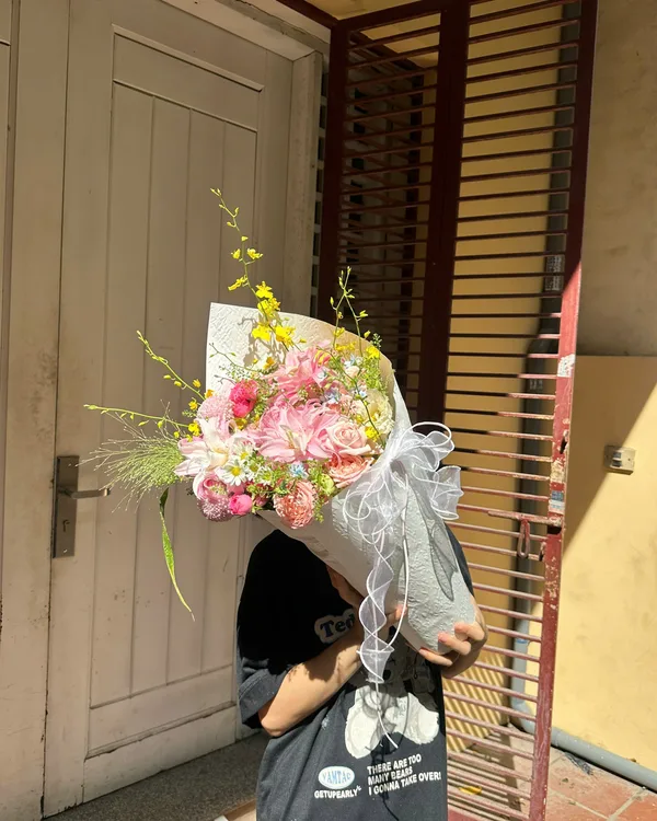 Hồng · Lan vũ nữ