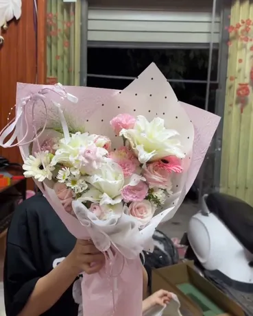 Trắng hồng · Lily